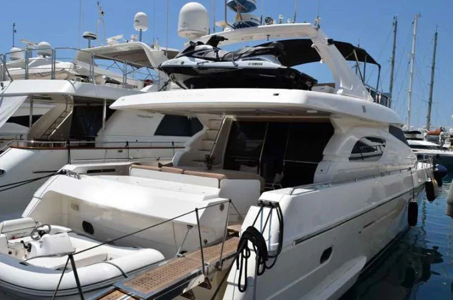 M/Y FERRETTI 720