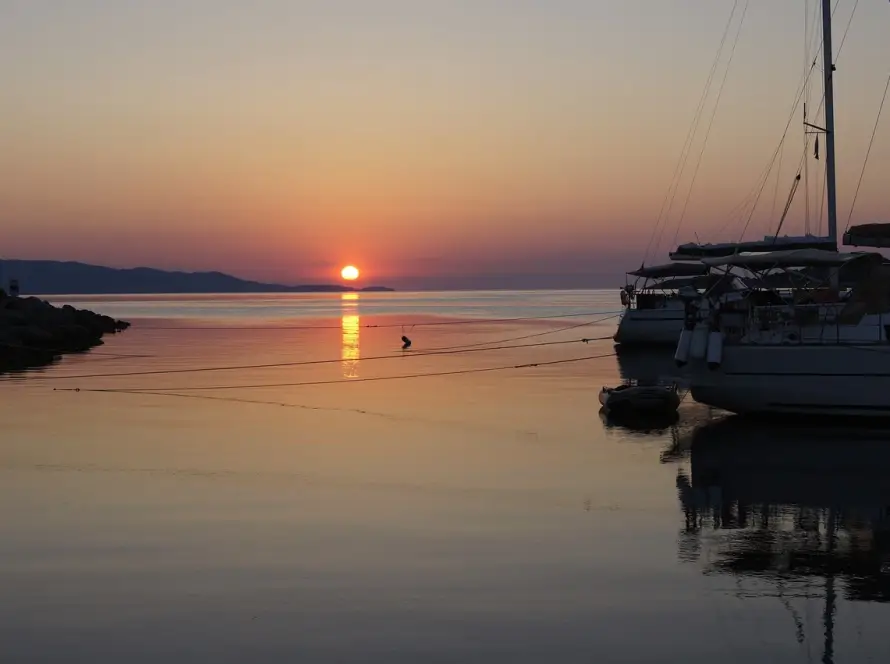 Saronic island hopping itinerary